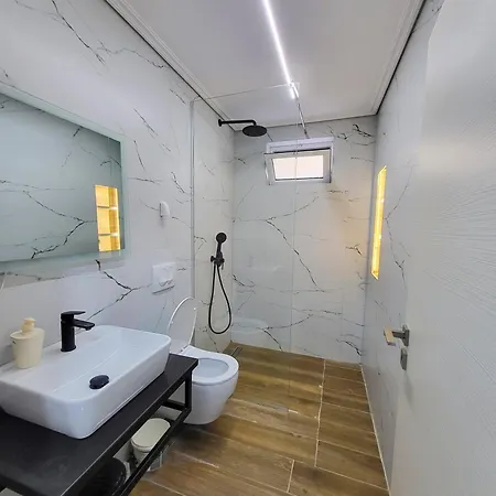 Hidden Garden Escape Apartment