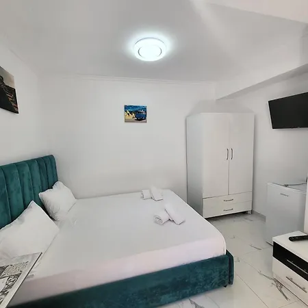 Hidden Garden Escape Apartment
